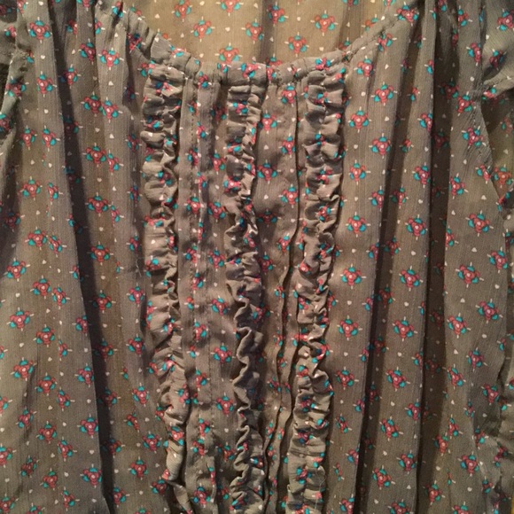 Cute pattern top!! - Picture 2 of 3