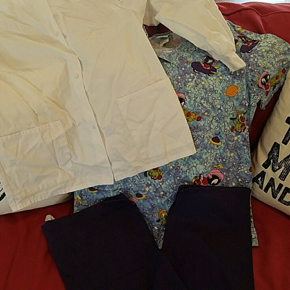 Scrub set