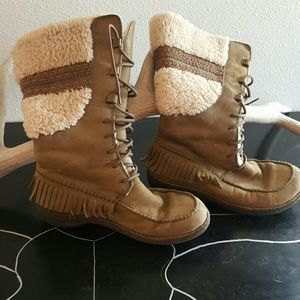 Ugg moccasin hardly worn