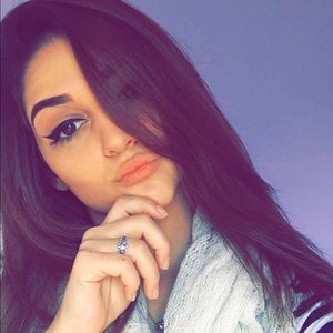 Meet your Posher, Caroline