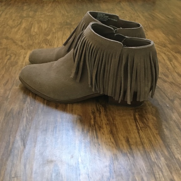 Steve Madden Shoes - Steve Madden fringe ankle boots