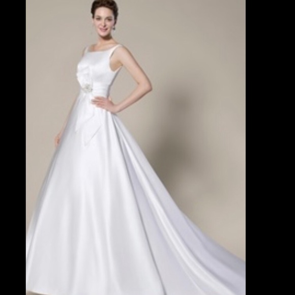*Price Firm*NWT Satin Wedding Dress w/ Bow