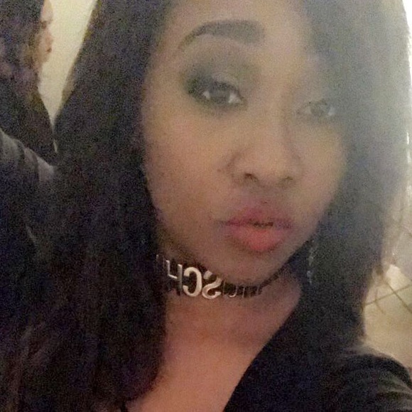 Meet your Posher, Deidra