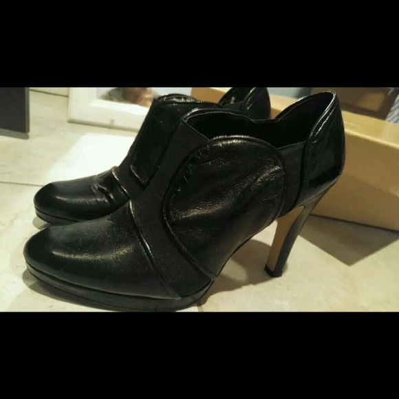 nine west Enzo angiolini ankle booties.black paten - Picture 2 of 3