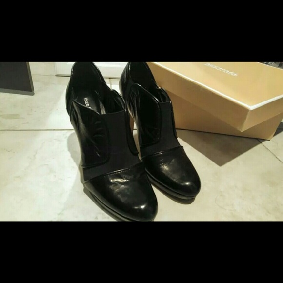 nine west Enzo angiolini ankle booties.black paten - Picture 3 of 3