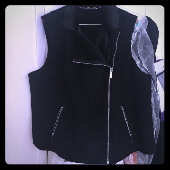 MICHAEL KORS black faux fur vest