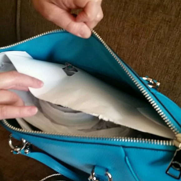 Medium Coach Handbag - Picture 3 of 4