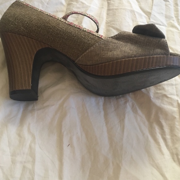 Stacked heal burlap and floral shoes - Picture 3 of 4