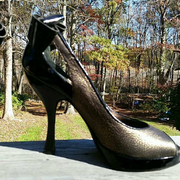 Nanette Lepore 'Lovin You' Heels  Size 8.5 GUC - Picture 2 of 5