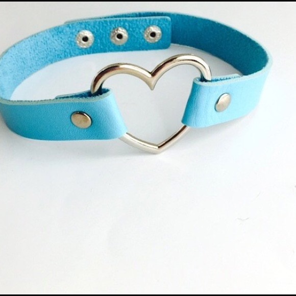 Heart harness choker