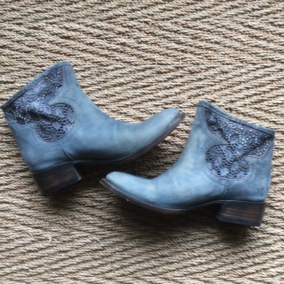 FREE BIRD BY STEVE MADDEN leather w crochet panels
