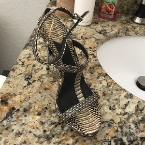 Shoe