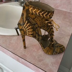 Shoe