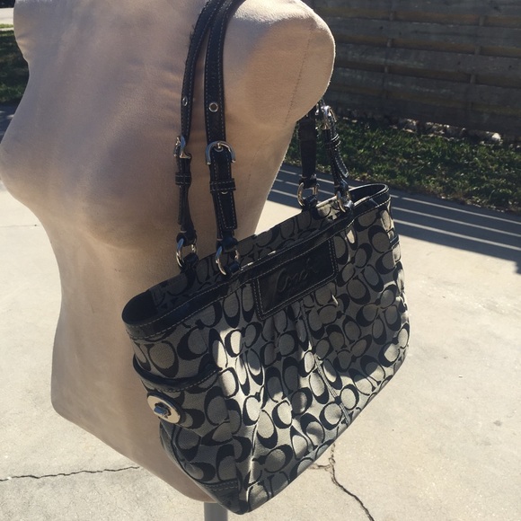 Black Coach handbag - Picture 2 of 3