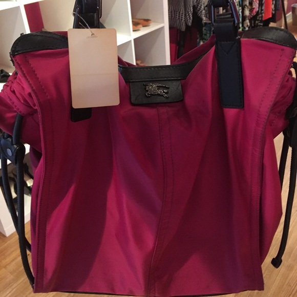 100% authentic Burberry nylon tote handbag 🌺