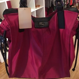 100% authentic Burberry nylon tote handbag 🌺