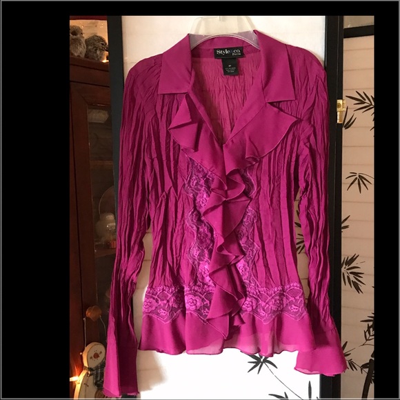 🌺Pretty Fuchsia blouse~bell sleeves & lace detail
