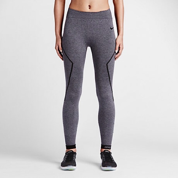 SOLD NWT Nike Hyperwarm Limitless Leggings