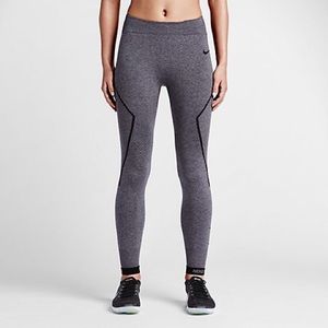 SOLD NWT Nike Hyperwarm Limitless Leggings