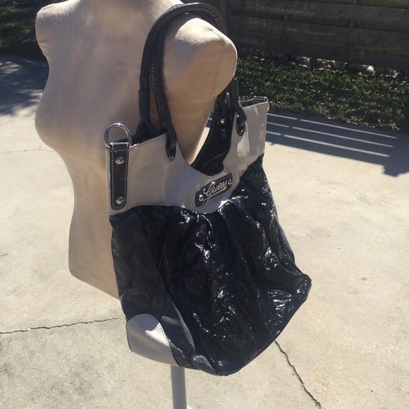 Large Guess shoulder bag/purse - Picture 2 of 3