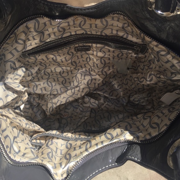 Large Guess shoulder bag/purse - Picture 3 of 3