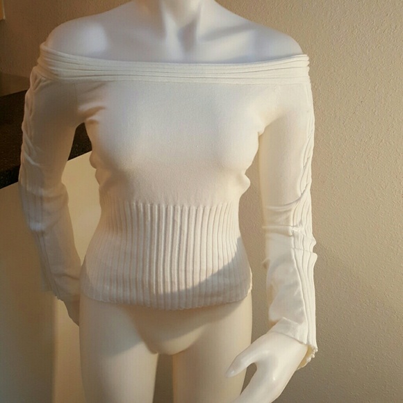 Stretch cable knit sleeve sweater
