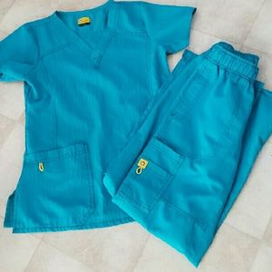 Wink teal scrub set