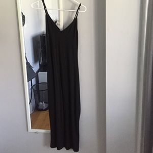 BRANDY MELVILLE BLACK MAXI DRESS