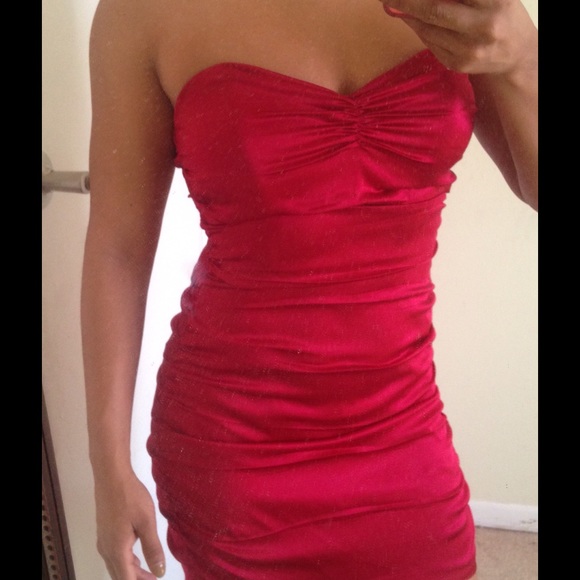 Red scrunch dress