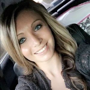 Meet your Posher, Leanna