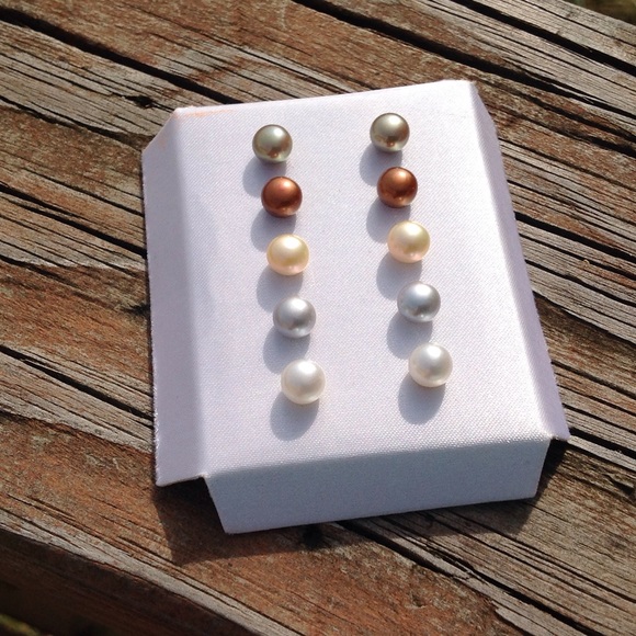 Jewelry - Set of 5 pair Pearl Earrings