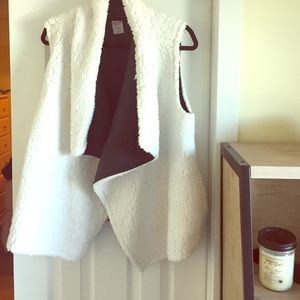 FAUX SHERPA REVERSIBLE VEST