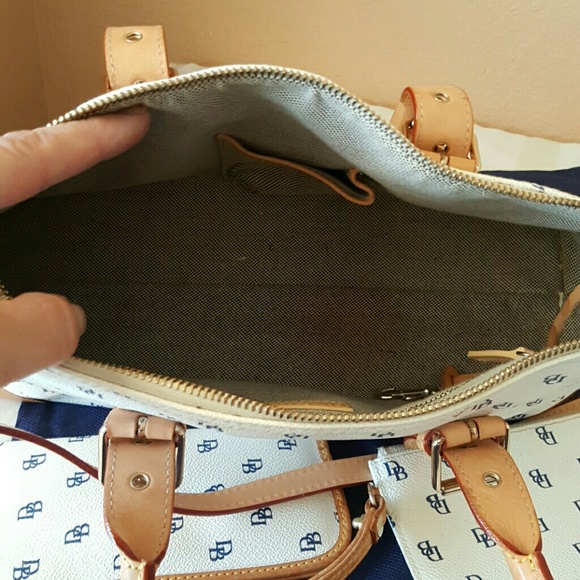 Dooney &Bourke Purse - Picture 2 of 3