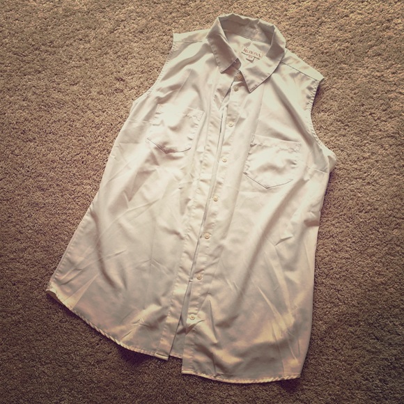 White button short sleeve shirt