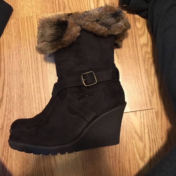Xoxo brown fur boots