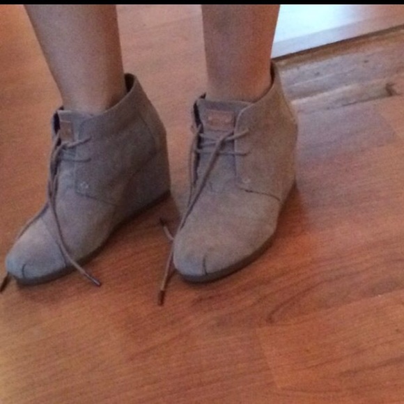Toms wedges size 6.5
