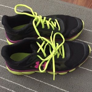 Under Armor tennis shoes