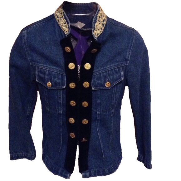 flattering denim jacket