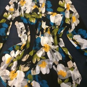 Floral Blouse w/ Buttons and a Pocket. High Low