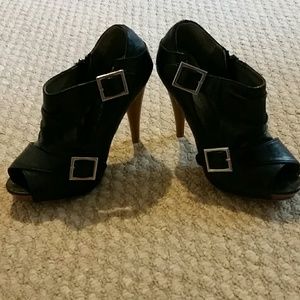 Charlotte Russe black heels sz 7