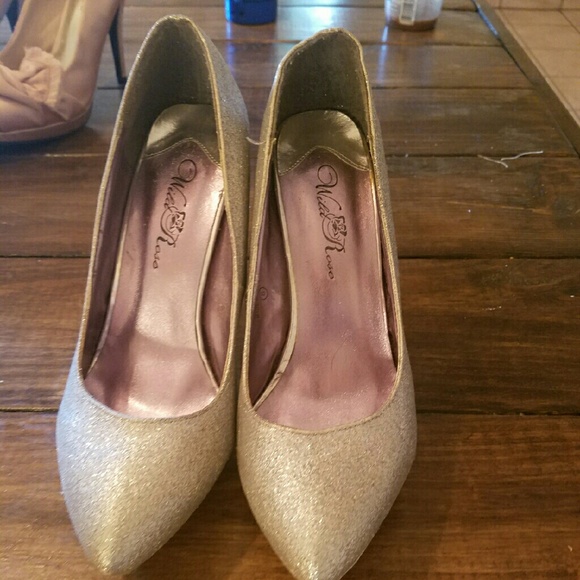 Silver pumps