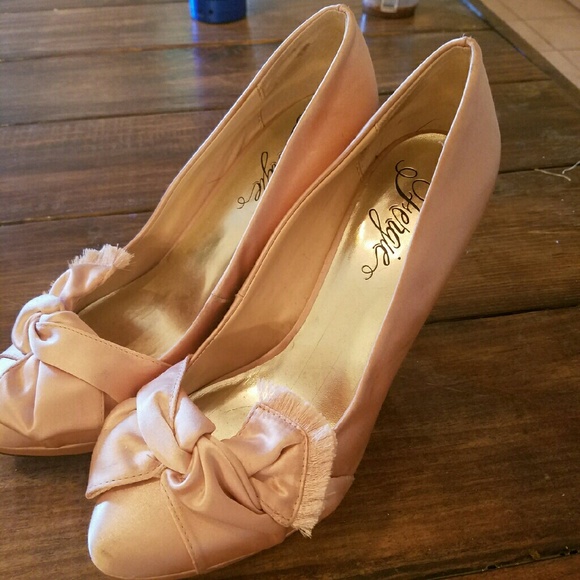 Fergie pumps, nude