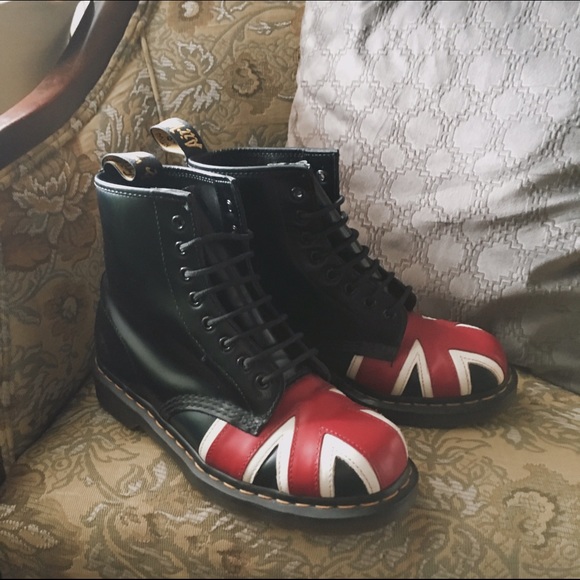☞Union Jack Dr. Martens Boot☜