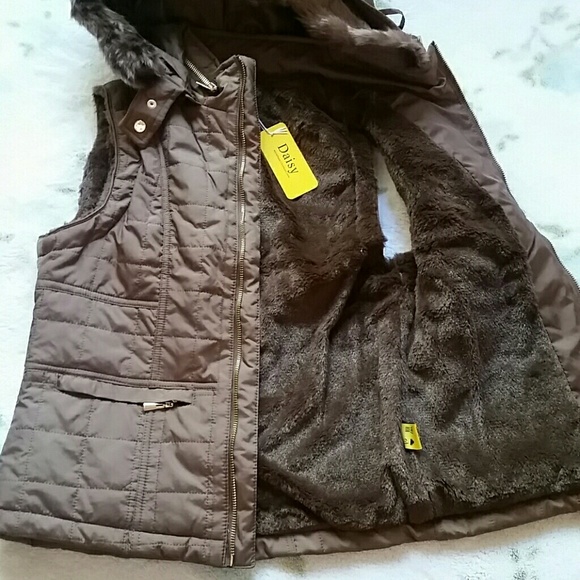 1 left! Quilted vest detachable hood NWT - Picture 3 of 4
