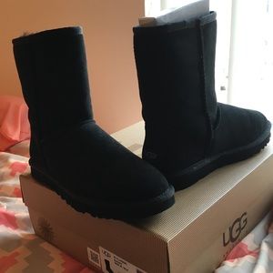 Size 7 black uggs