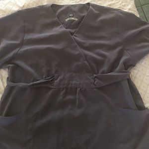 Dickies XL soft gray scrub top