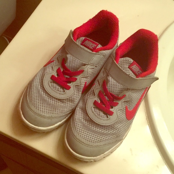 Nike youth size 2 worn a few times. Merc 20