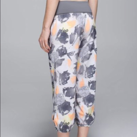 Lululemon OM pant in mini art pop