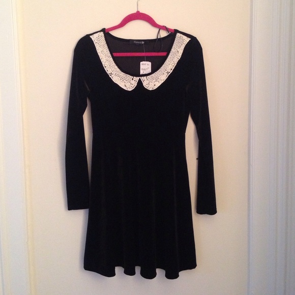 NWT velvet dress with detailed collar