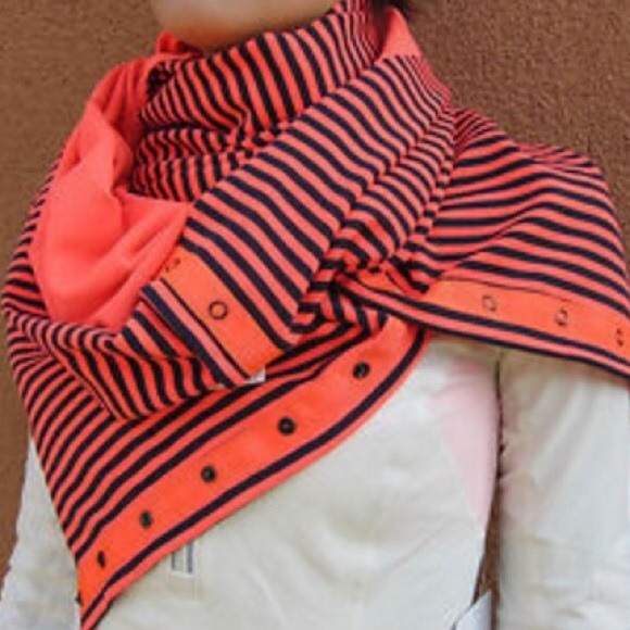 Lululemon Vinyasa Scarf- flame orange and navy